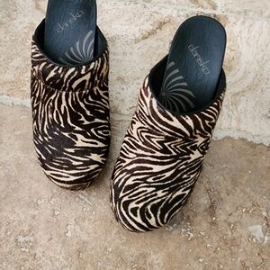 DANSKO Rae Zebra Mules size 37 NEVER WORN